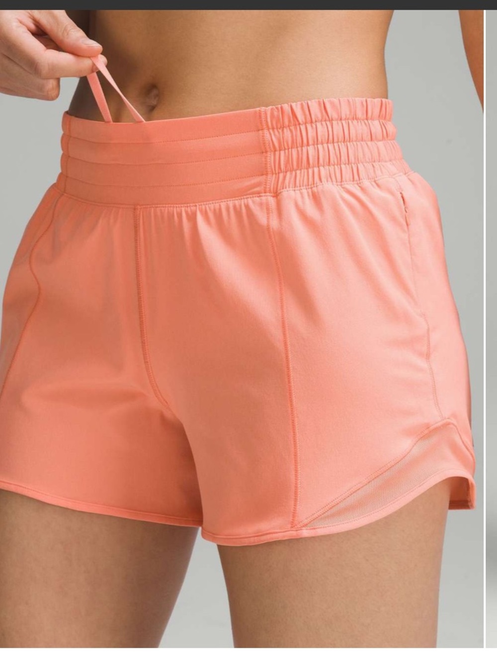 Lululemon Hotty Hot High-Rise Lined Short 4"
Sunny Coral size 4